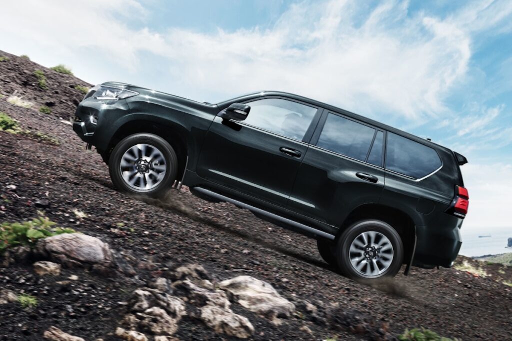TOYOTAのSUVプラドの画像