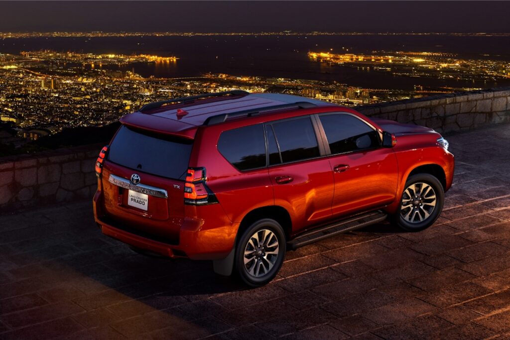 TOYOTAのSUVプラドの画像